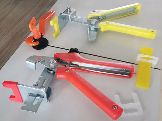 Perfekte Fliesenverlegung: Werkzeuge &amp; Systeme für präzise Fugen und nivellierte Platten 🛠️