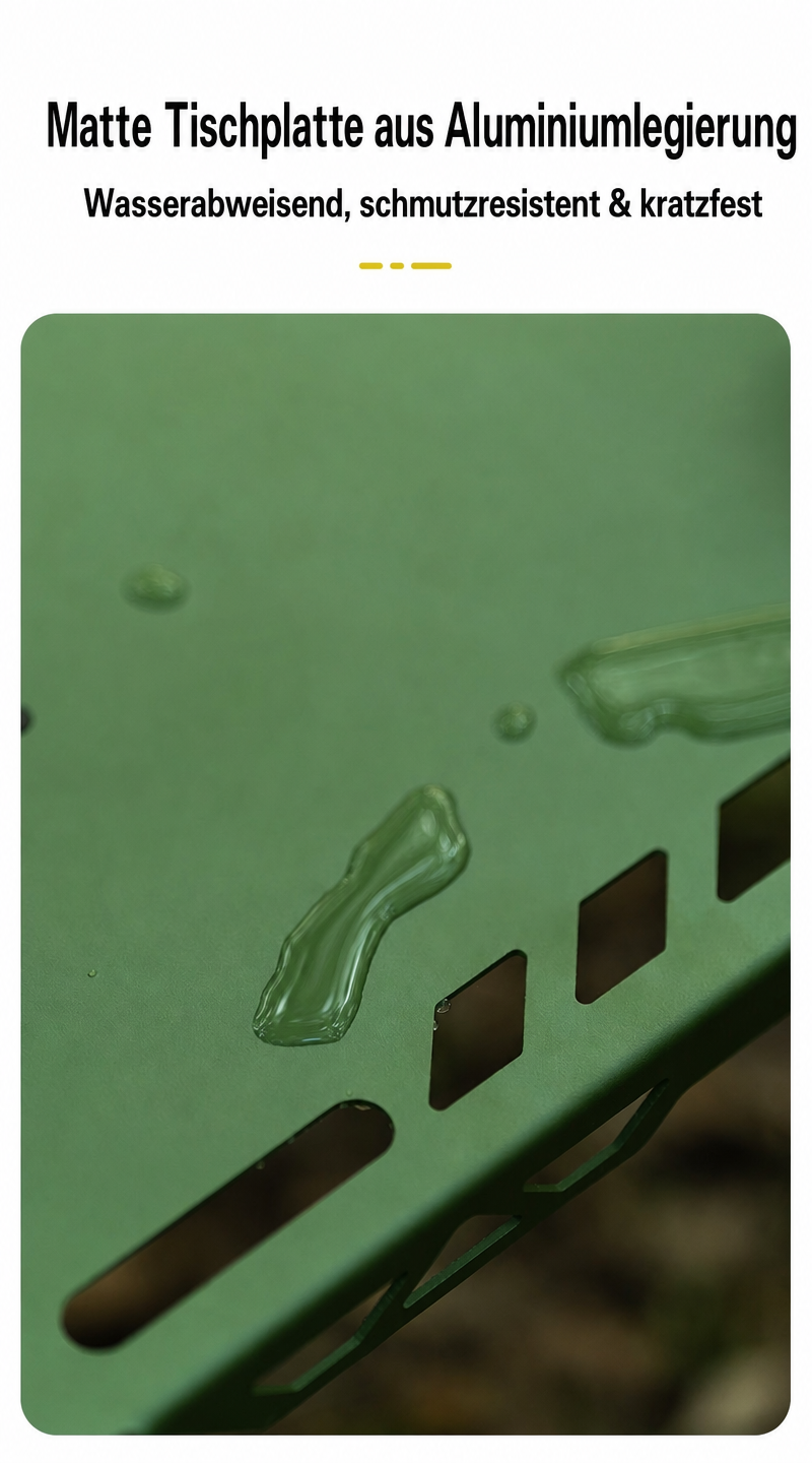 Wassertropfen auf der matten Tischplatte des grünen Campingtisches aus Aluminiumlegierung